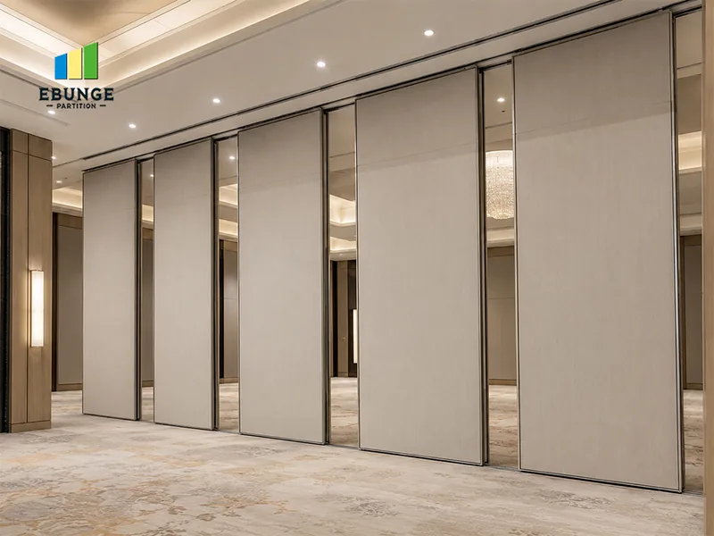 Movable partition wall for flexible room division