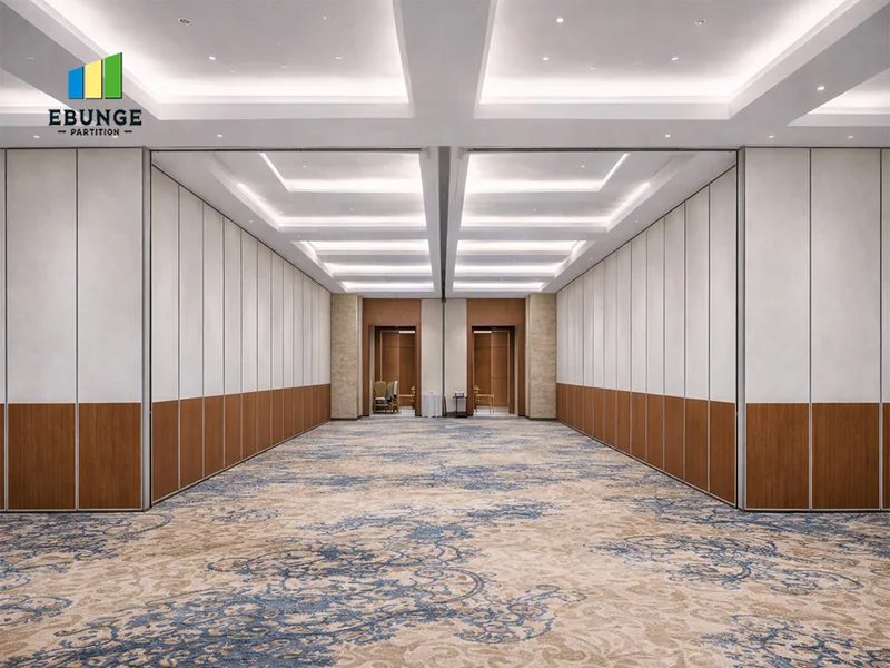 Movable partition wall for flexible room division