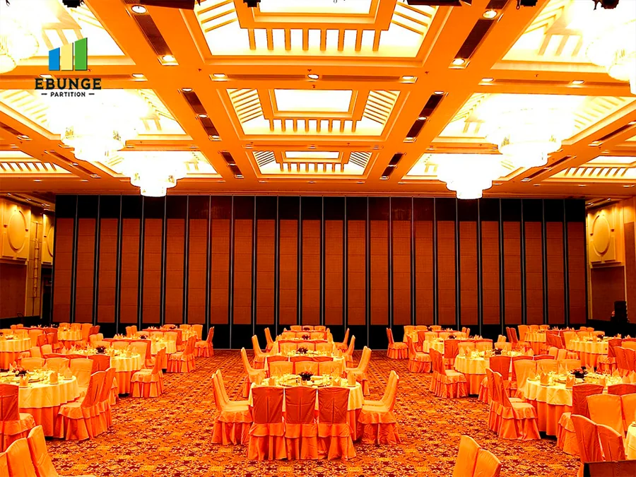 Restaurant and banquet hall movable partition wall